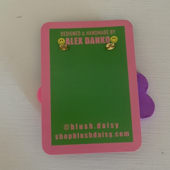 Blush Daisy Flower Power Earrings NWT - Picture 3 of 3